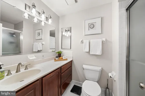 a en suite bathroom with a double vanity sink and a mirror