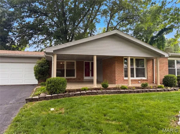 $507,000 | 207 Renaldo Drive, Chesterfield, MO 63017