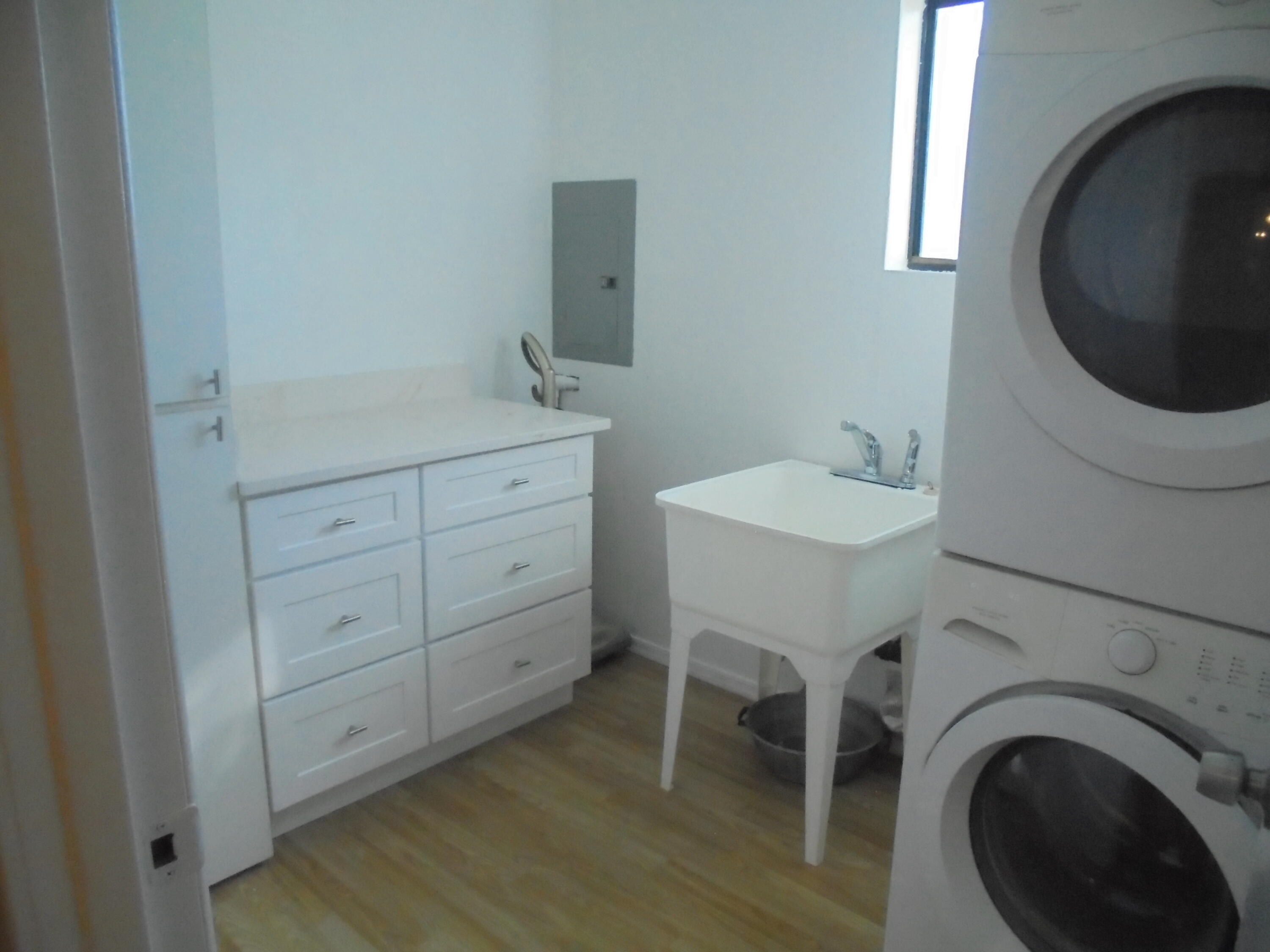 2274 Riviera Drive Blythe, CA 92225 - Photo 11 of 22 a spacious bathroom with a toilet a sink and mirror