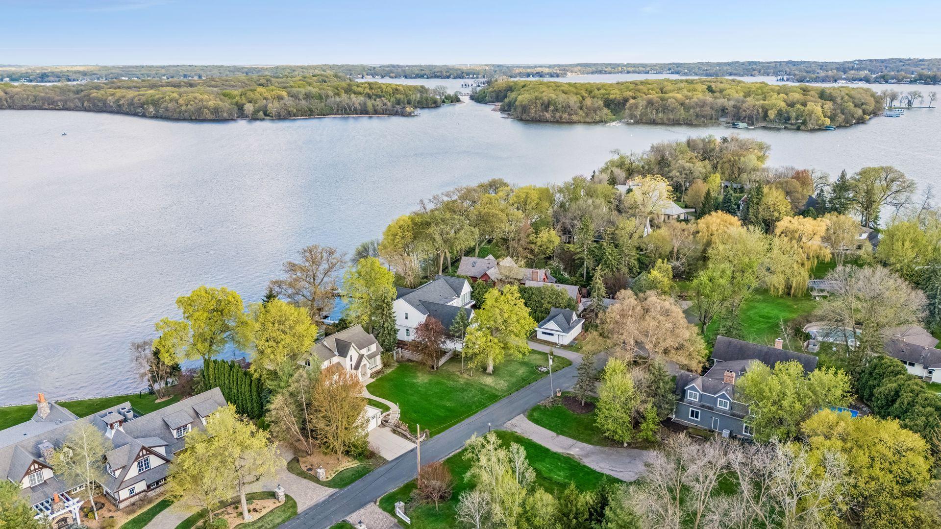 2308 Huntington Point Road East Wayzata, MN 55391 - Photo 5 of 12