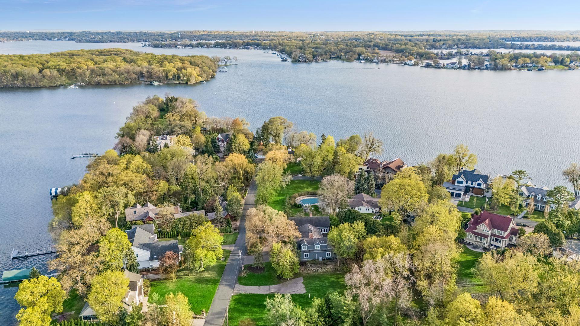 2308 Huntington Point Road East Wayzata, MN 55391 - Photo 7 of 12