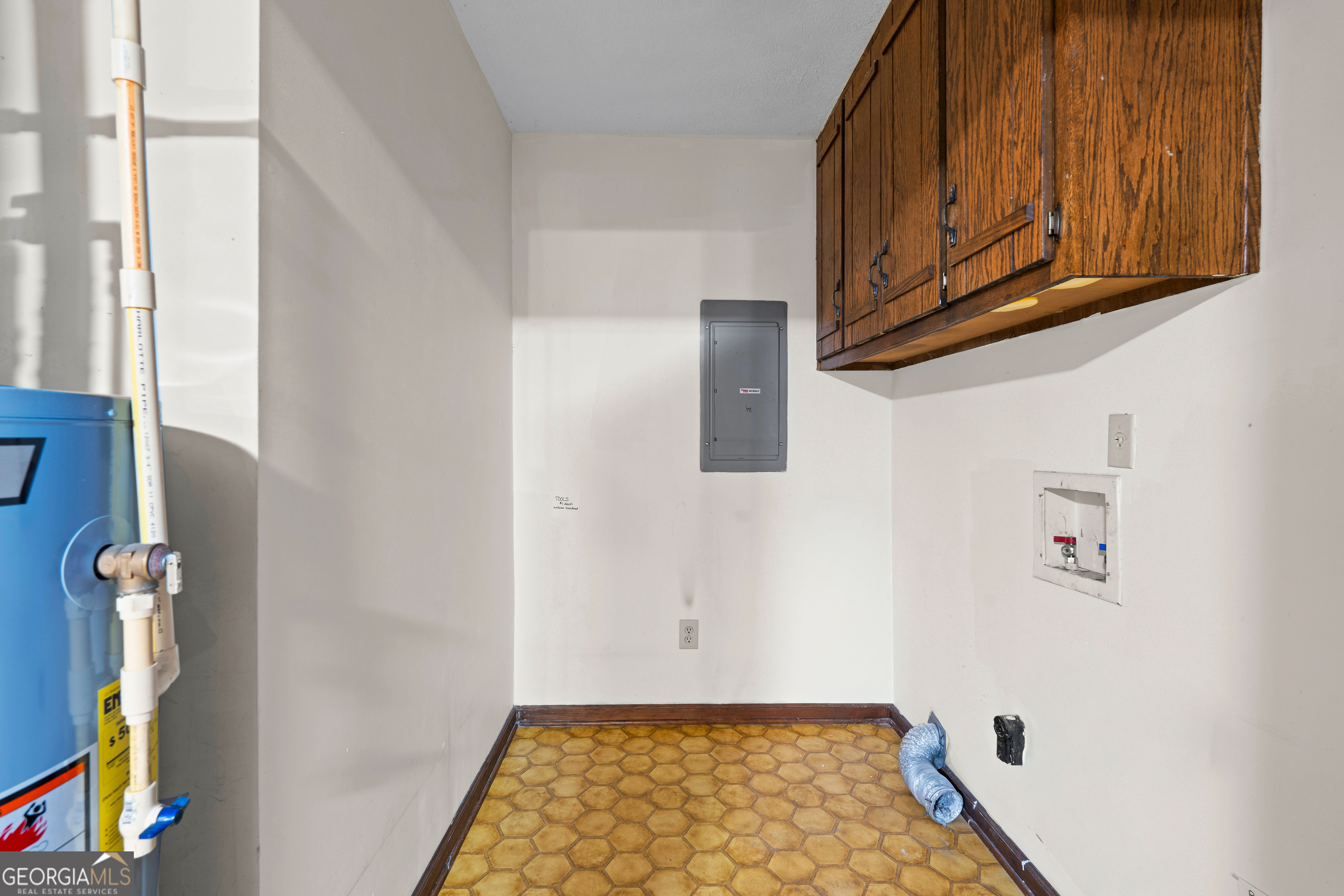 447 Adams Road Fayetteville, GA 30214 - Photo 20 of 52 a bathroom with a sink