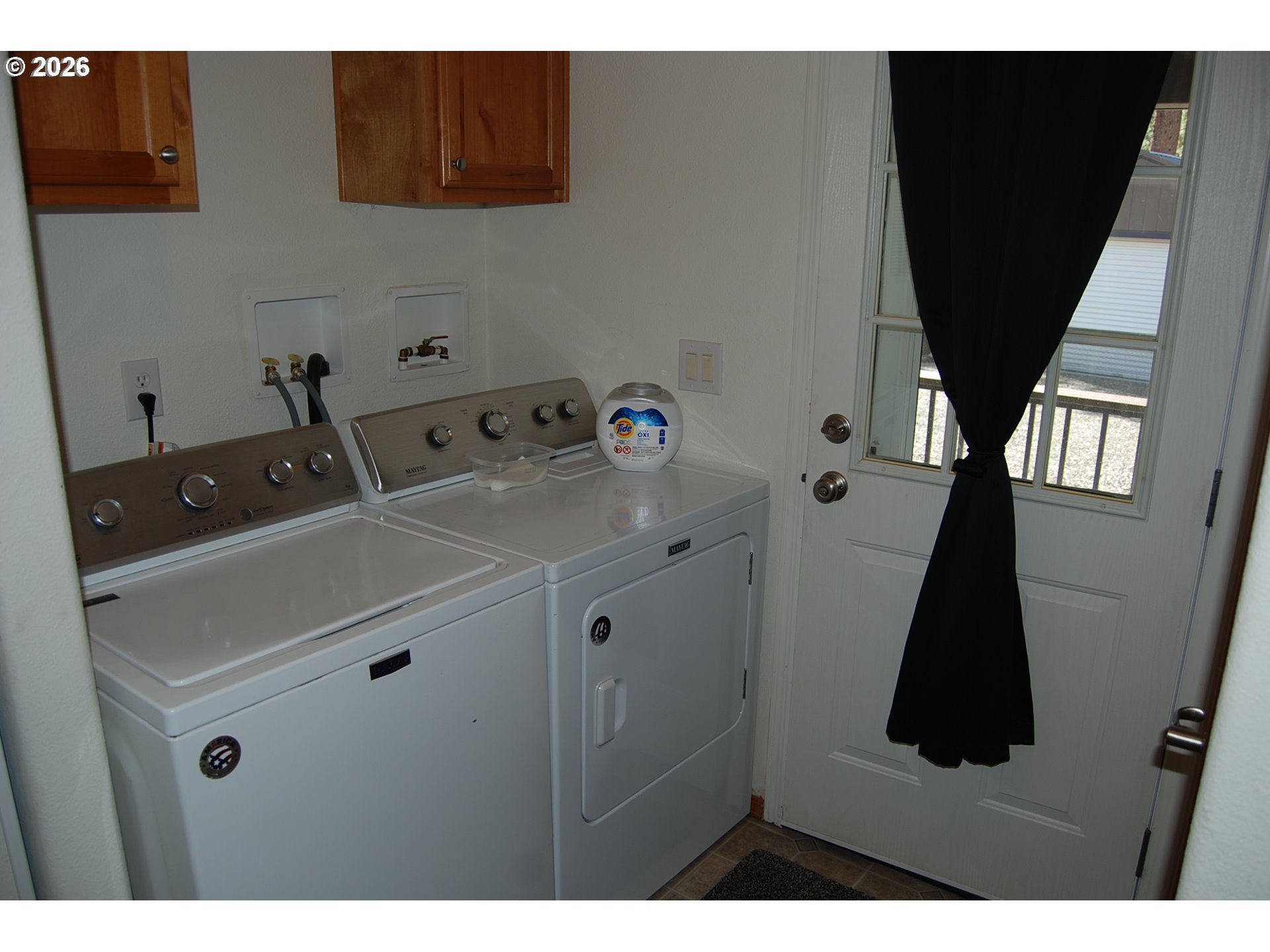 38987 Deer Creek Road Baker City, OR 97814 - Photo 20 of 45 a bathroom with a sink