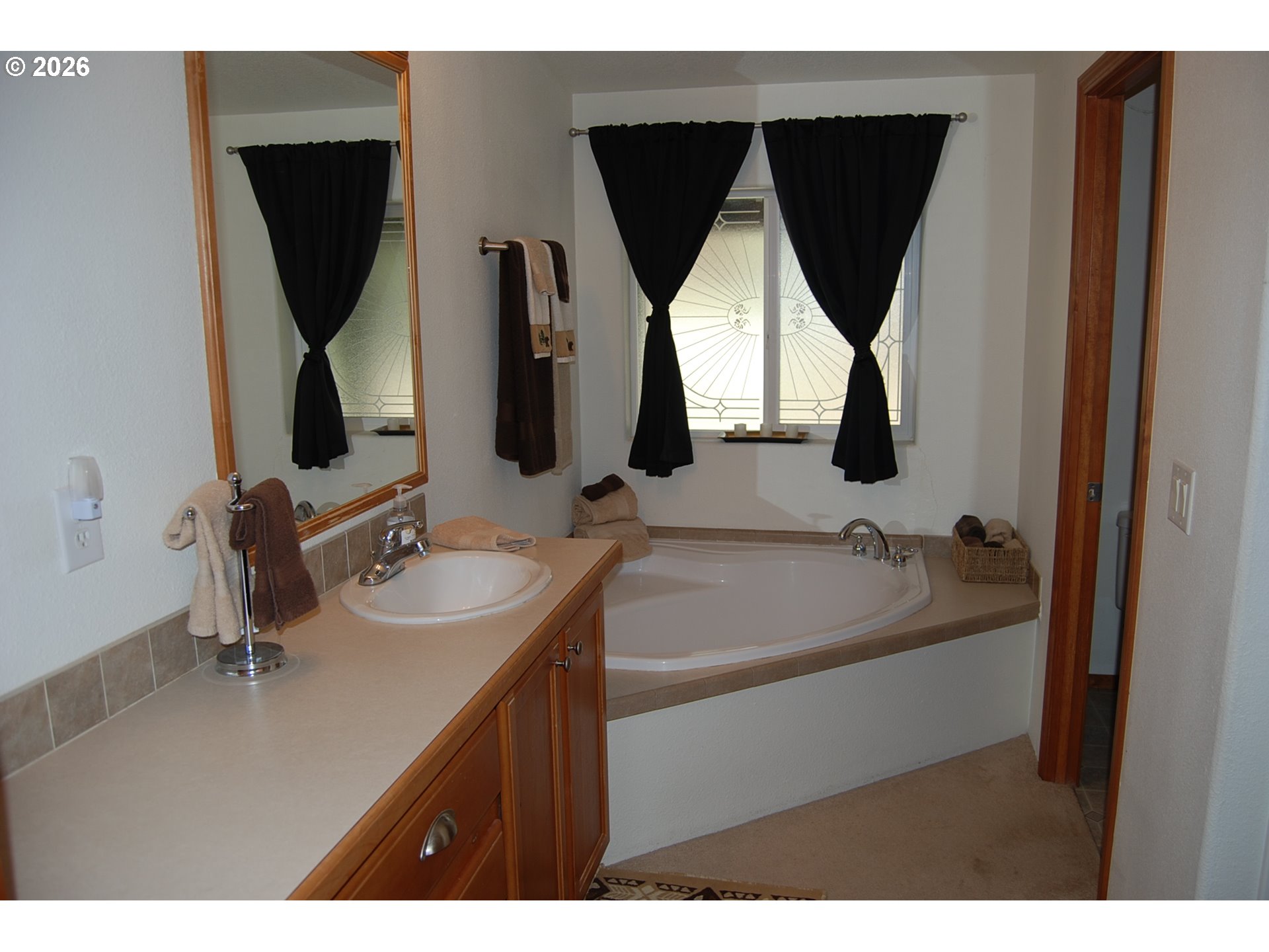 38987 Deer Creek Road Baker City, OR 97814 - Photo 26 of 45 a bathroom with a double vanity sink and mirror