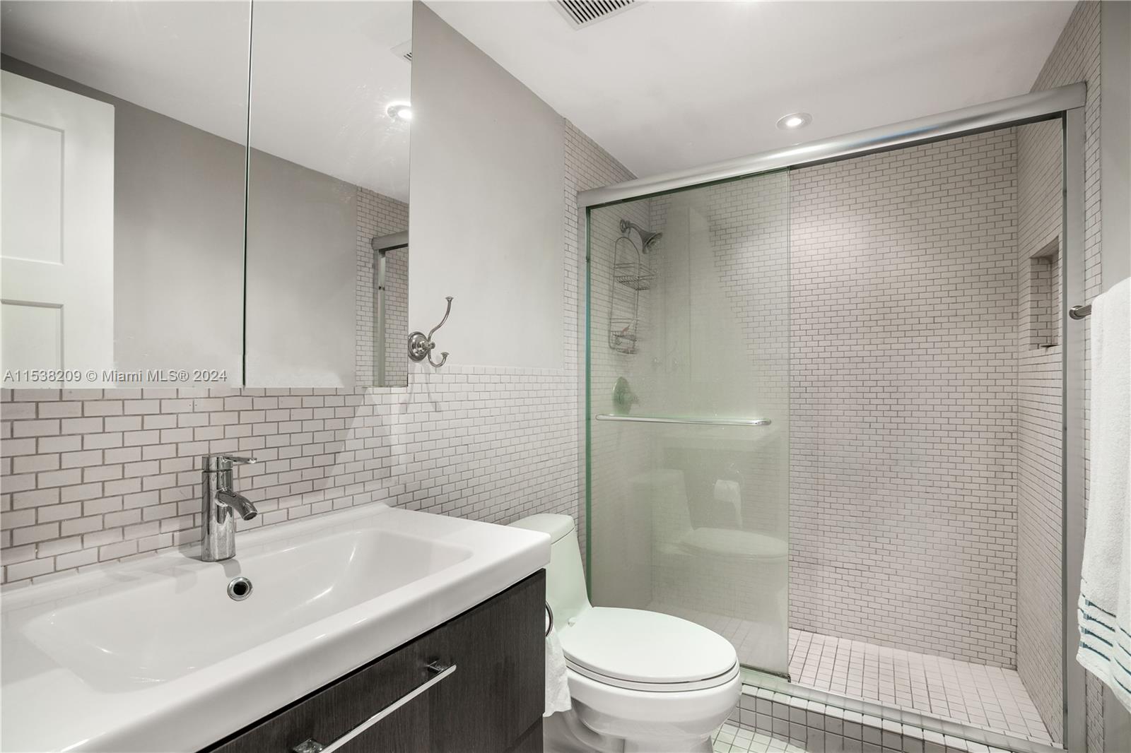145 Southeast 25th Road, Unit 501 Miami, FL 33129 - Photo 11 of 17 Gallery Image 11