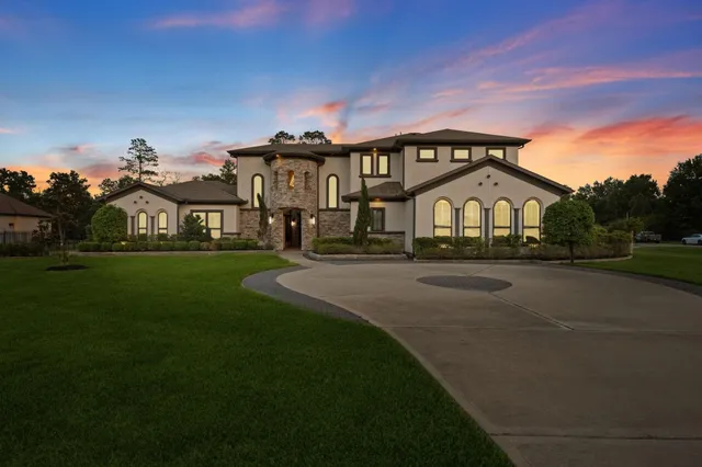 a view of multiple houses with a big yard