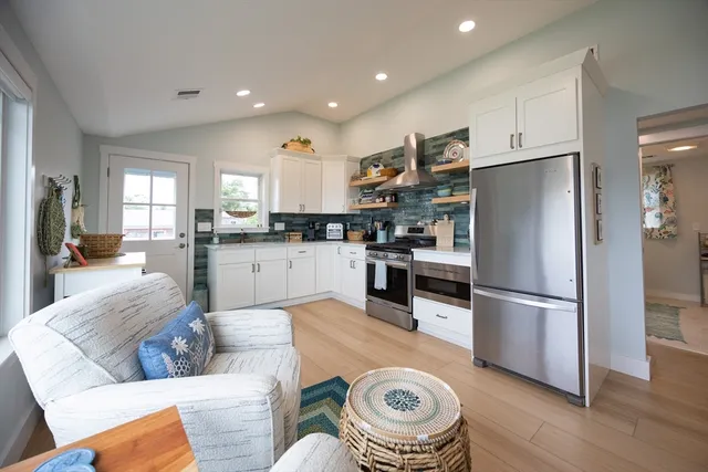 $875,000 | 99 Sylvia Lane, Westport, MA 02790