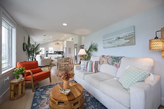 $875,000 | 99 Sylvia Lane, Westport, MA 02790