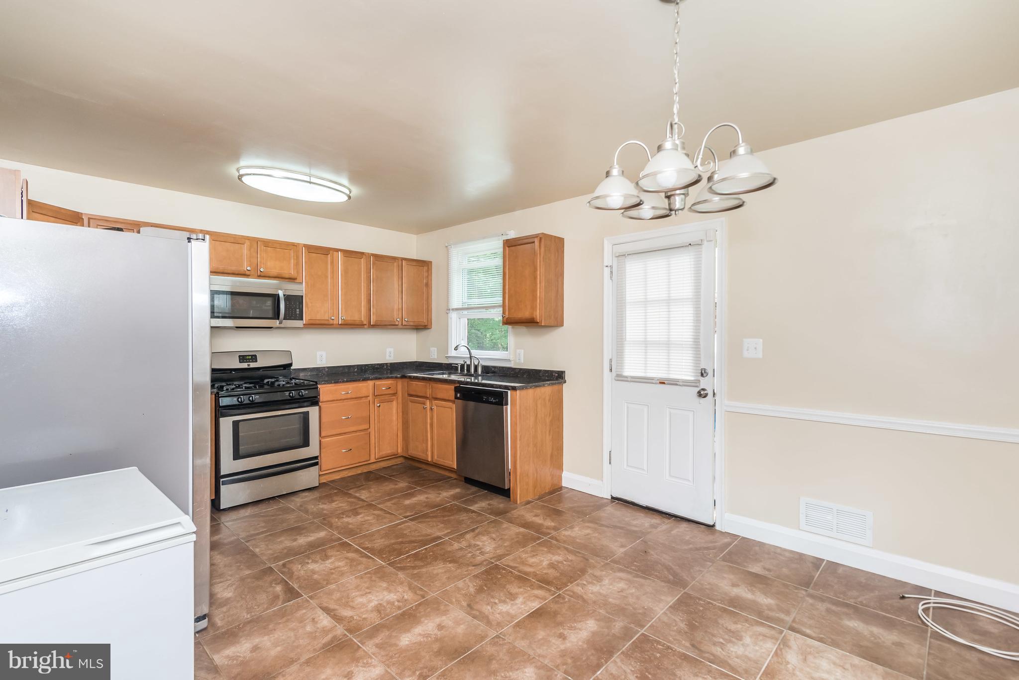 3625 Lockwood Road Baltimore, MD 21207 - Photo 13 of 28 Spacious & inviting