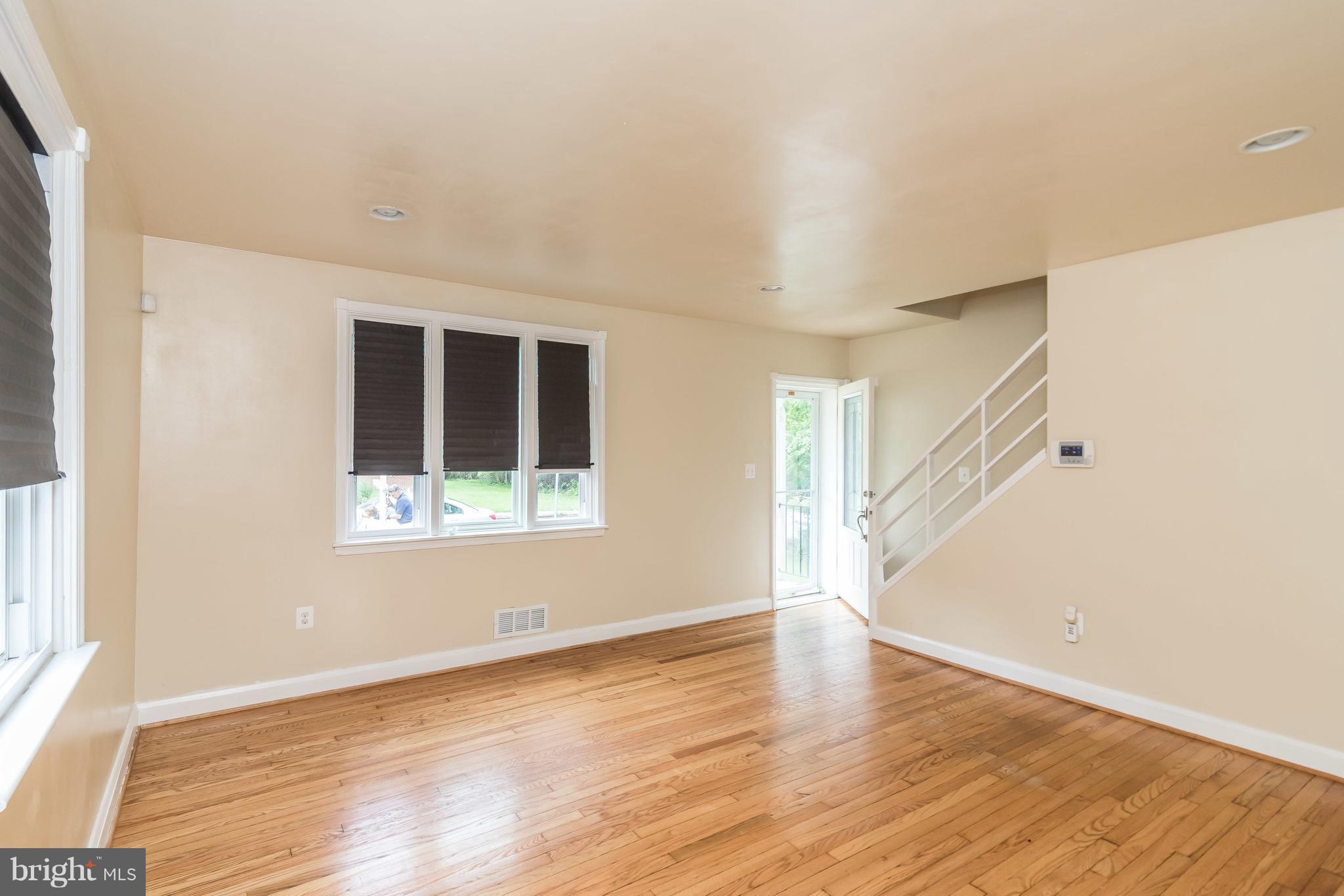 3625 Lockwood Road Baltimore, MD 21207 - Photo 7 of 28 Living Room