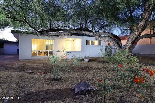 $1,995 | 2039 East 8th Street, Unit A, Tucson, AZ 85719
