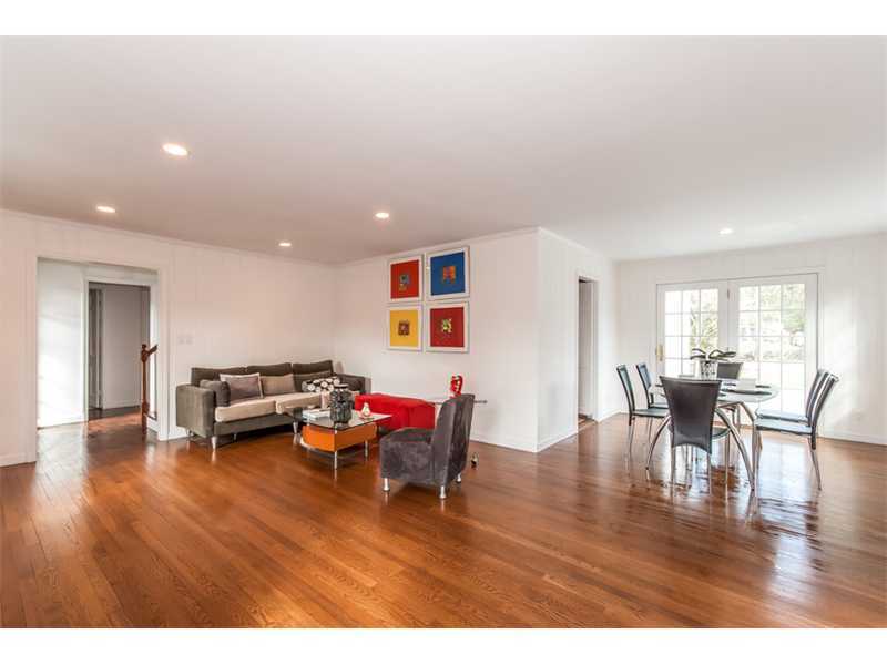 5 Dorchester Lane Riverside, CT 06878 - Photo 3 of 22 a living room with furniture and wooden floor