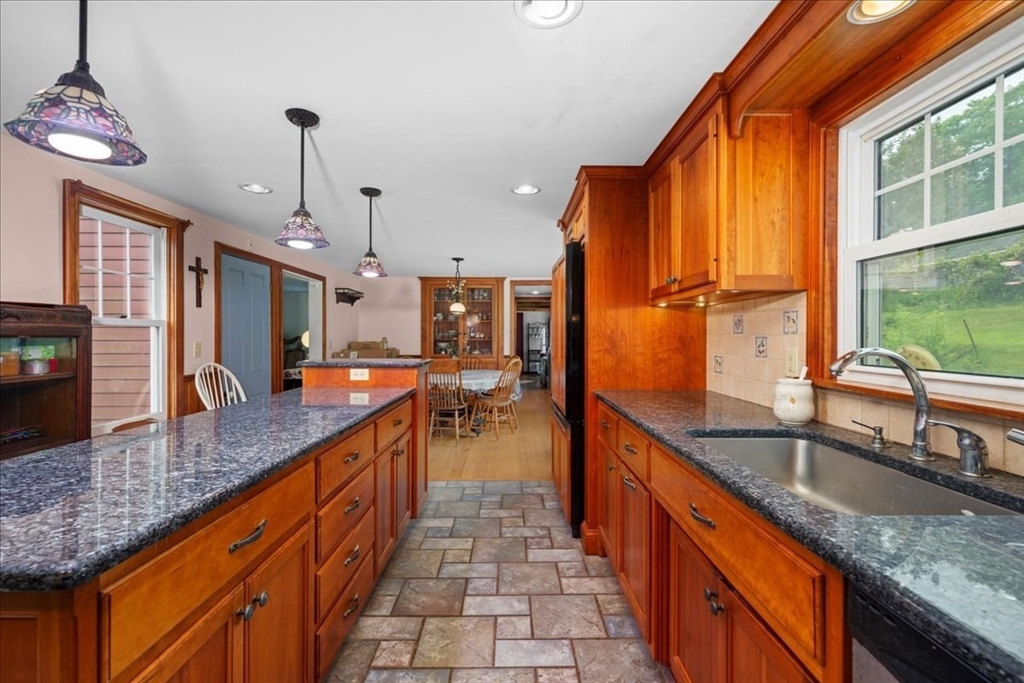 12 Mill Stone Road West Brookfield, MA 01585 - Photo 6 of 41