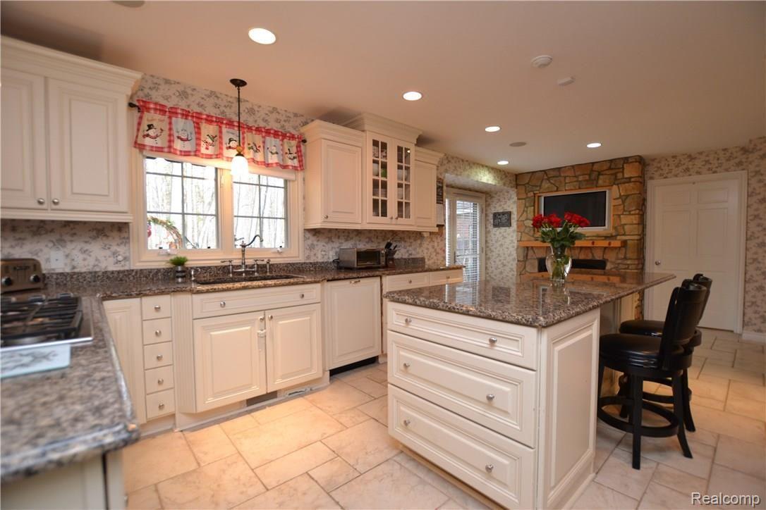 7880 Holcomb Road Clarkston, MI 48348 - Photo 10 of 31 Chef's Kitchen