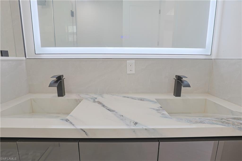 809 Williams Avenue Lehigh Acres, FL 33972 - Photo 12 of 33 a bathroom with a bathtub