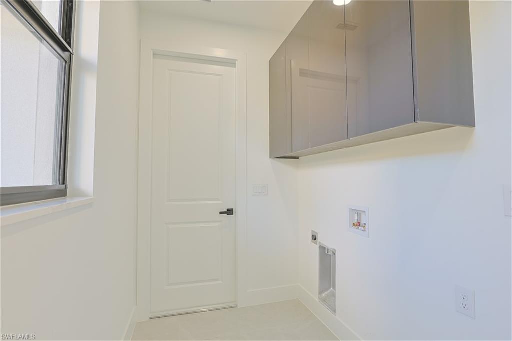 809 Williams Avenue Lehigh Acres, FL 33972 - Photo 19 of 33 a bathroom with a shower