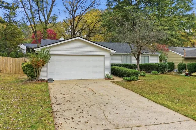 a view of a pathway of a house
