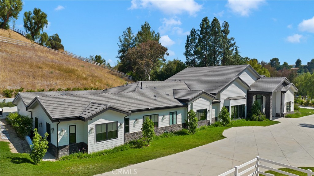 6006 Spring Valley Road Hidden Hills, CA 91302 - Photo 2 of 36
