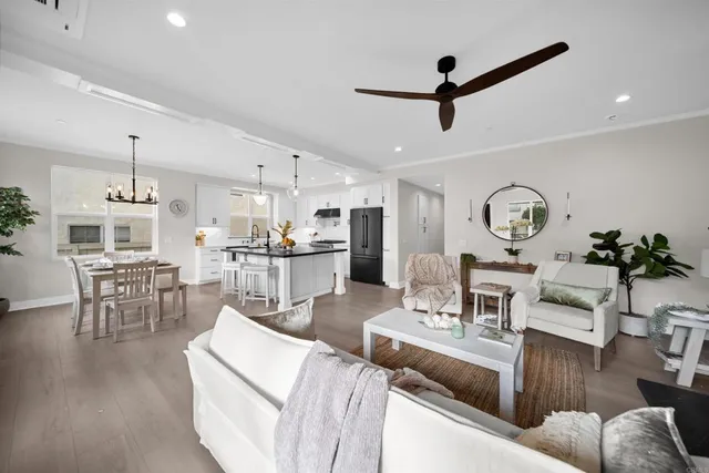 $1,899,000 | 812 North Cleveland Street, Unit 1, Oceanside, CA 92054