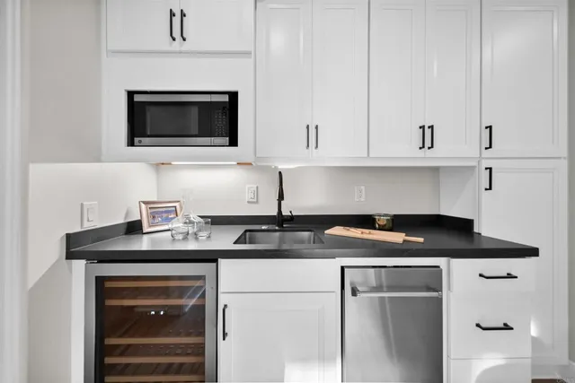 $1,899,000 | 812 North Cleveland Street, Unit 1, Oceanside, CA 92054