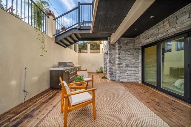 $1,899,000 | 812 North Cleveland Street, Unit 1, Oceanside, CA 92054