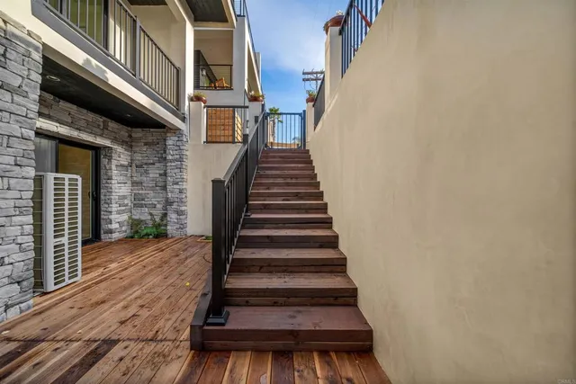 $1,899,000 | 812 North Cleveland Street, Unit 1, Oceanside, CA 92054