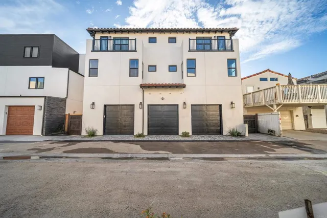 $1,899,000 | 812 North Cleveland Street, Unit 1, Oceanside, CA 92054