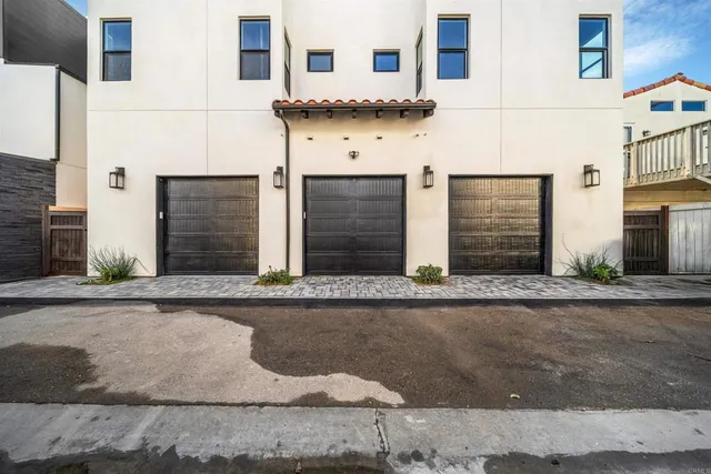 $1,899,000 | 812 North Cleveland Street, Unit 1, Oceanside, CA 92054