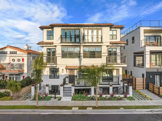 $1,899,000 | 812 North Cleveland Street, Unit 1, Oceanside, CA 92054