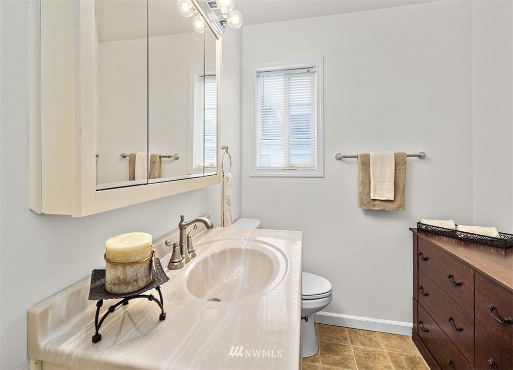 2272 Long Lake Road Southeast Port Orchard, WA 98366 - Photo 15 of 37 Gallery Image 15