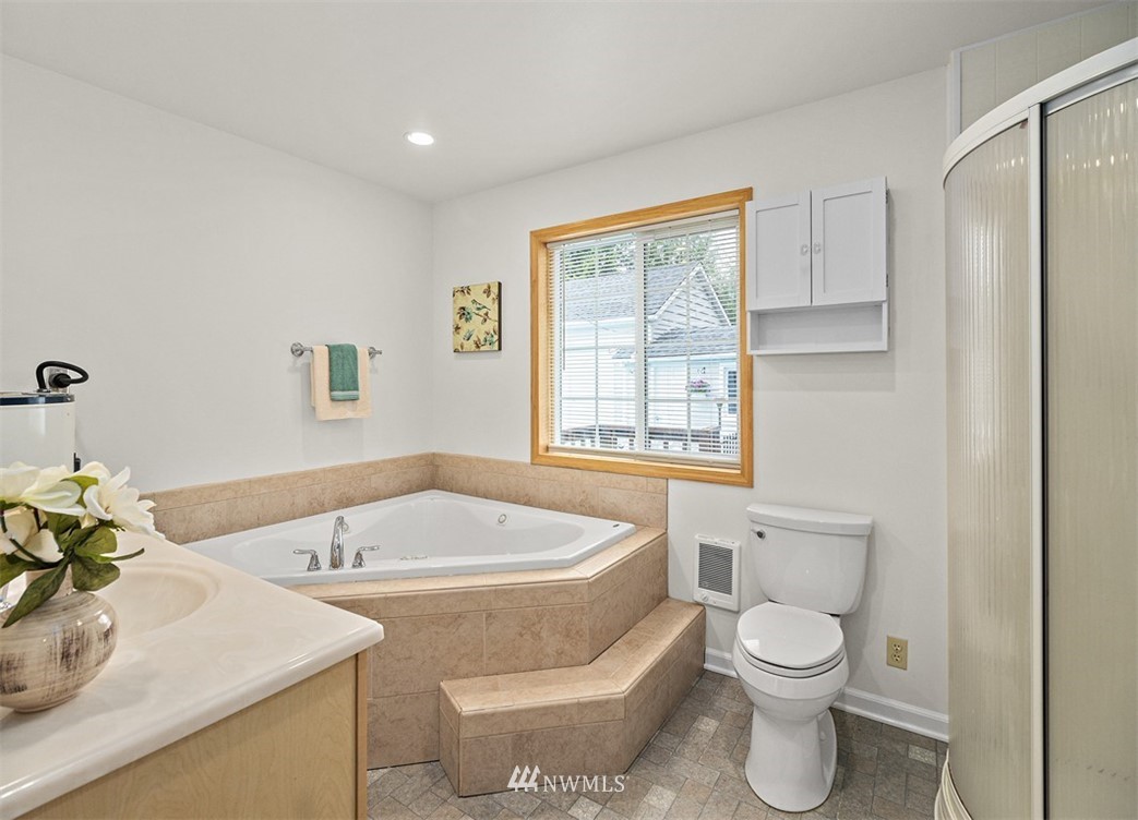 2272 Long Lake Road Southeast Port Orchard, WA 98366 - Photo 17 of 37 Gallery Image 17
