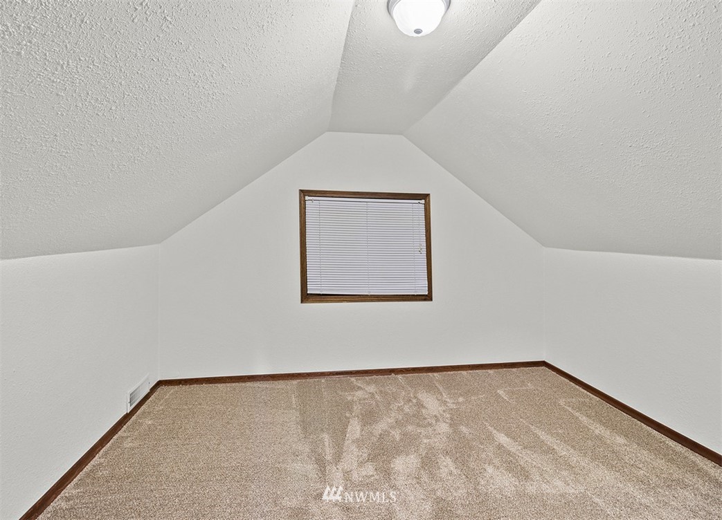 2272 Long Lake Road Southeast Port Orchard, WA 98366 - Photo 24 of 37 Gallery Image 24