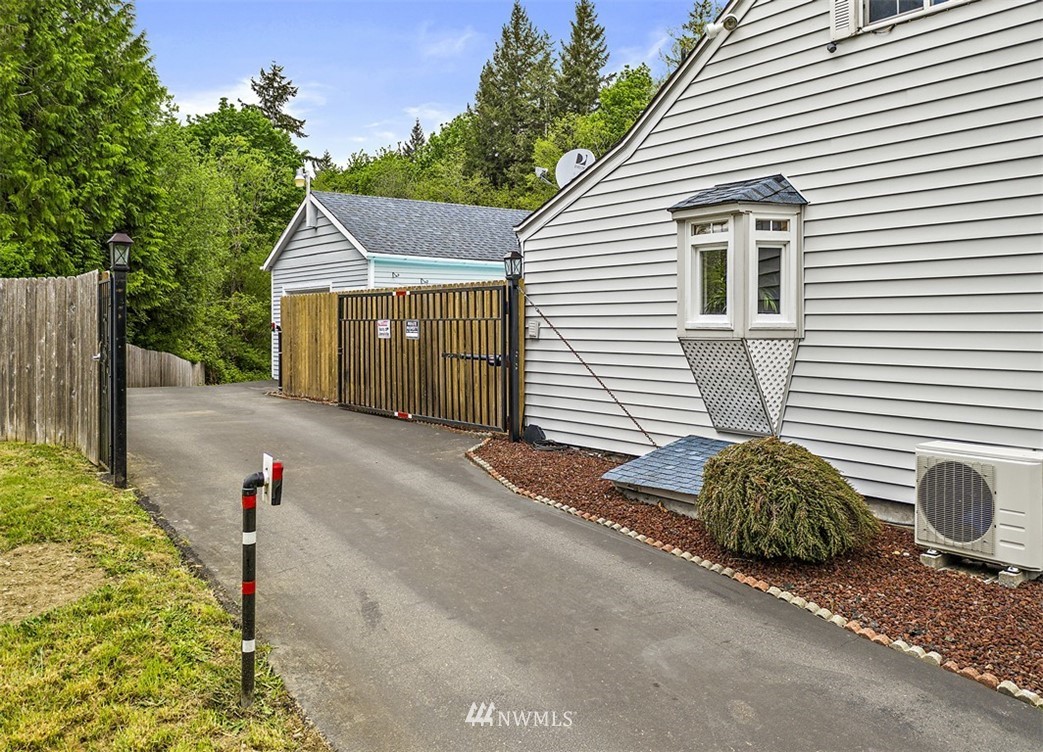 2272 Long Lake Road Southeast Port Orchard, WA 98366 - Photo 4 of 37 Gallery Image 4