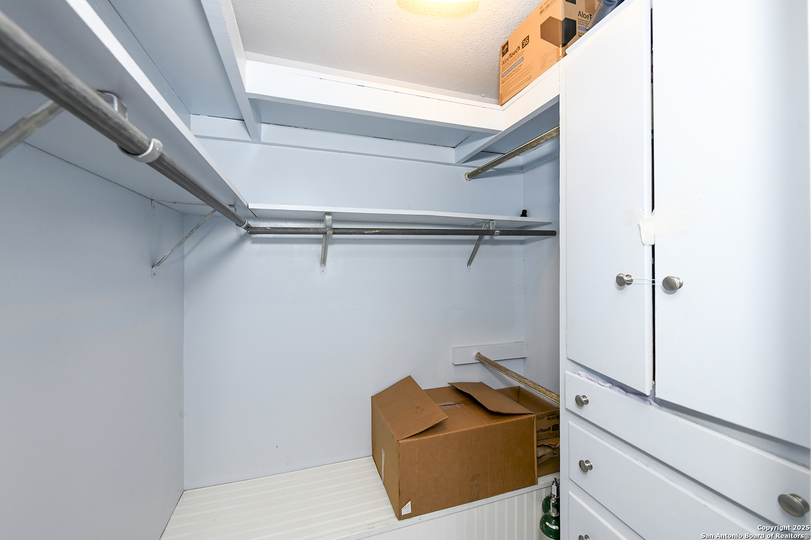 4720 Rakowitz Road Adkins, TX 78101 - Photo 21 of 35 a view of walk in closet