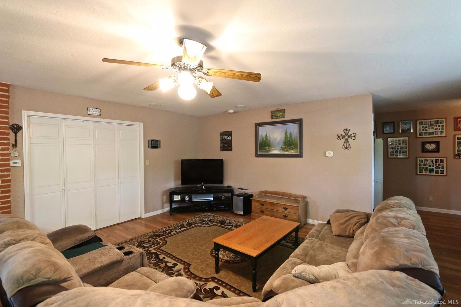 29401 Fawn Way Tehachapi, CA 93561 - Photo 15 of 38 Gallery Image 15