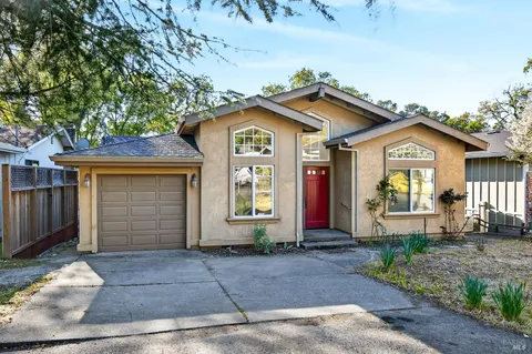 $900,000 | 105 Hooker Avenue, Sonoma, CA 95476