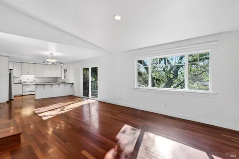 $900,000 | 105 Hooker Avenue, Sonoma, CA 95476