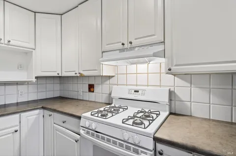 $900,000 | 105 Hooker Avenue, Sonoma, CA 95476