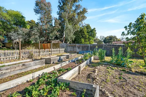 $900,000 | 105 Hooker Avenue, Sonoma, CA 95476