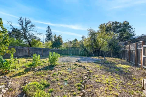 $900,000 | 105 Hooker Avenue, Sonoma, CA 95476
