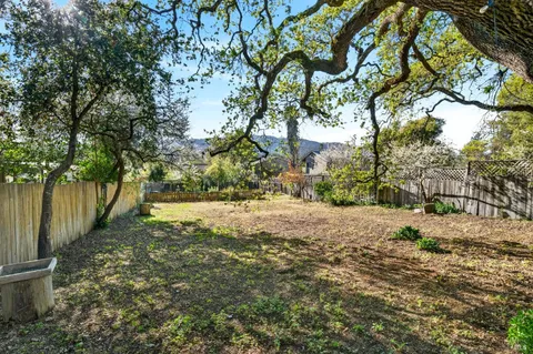 $900,000 | 105 Hooker Avenue, Sonoma, CA 95476