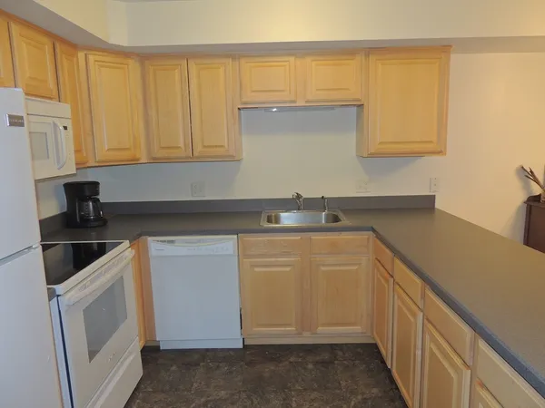 $264,900 | 27 Greenleaves Drive, Unit 709, Amherst, MA 01002