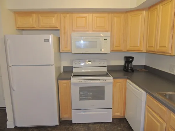 $264,900 | 27 Greenleaves Drive, Unit 709, Amherst, MA 01002