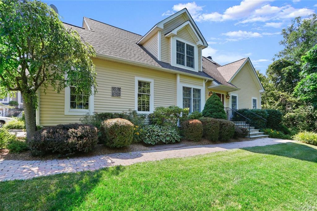 25 Hopkins Lane, Armonk, NY 10504 Compass