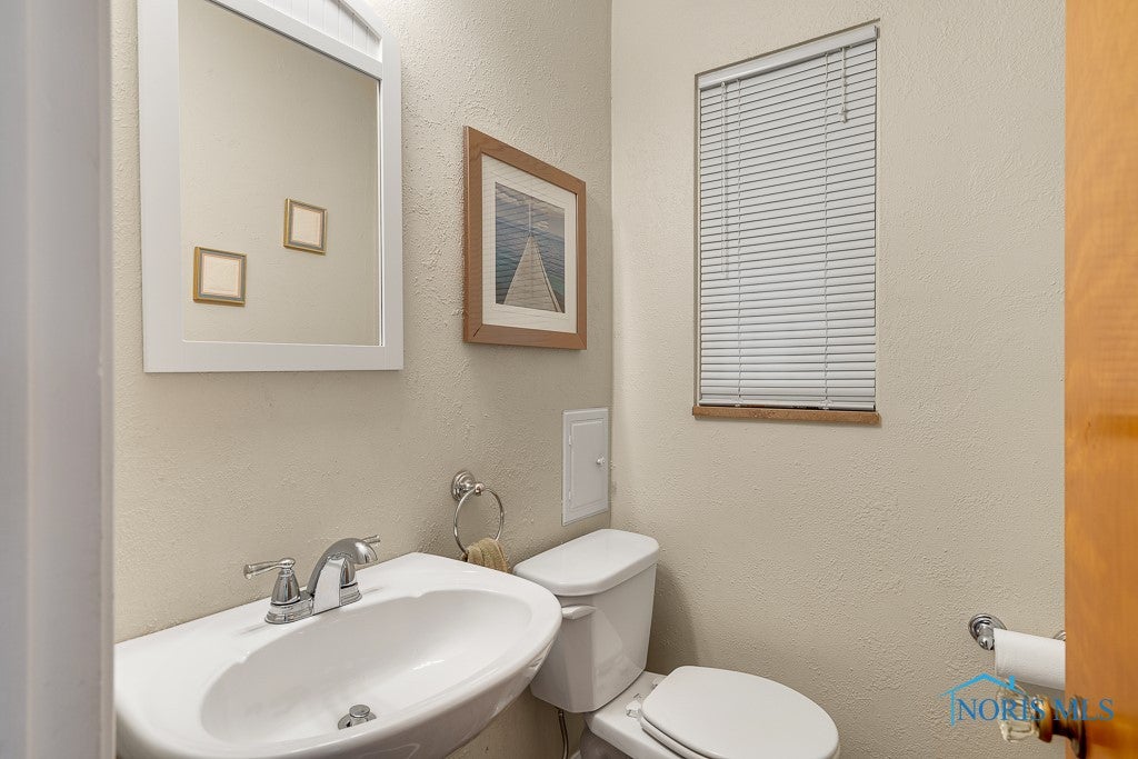 2933 Cheltenham Road Toledo, OH 43606 - Photo 21 of 39 Hal fBath on Main
