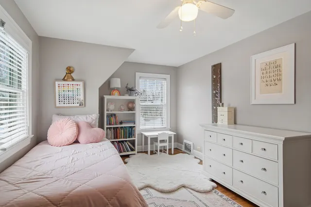 $575,000 | 131 Walton Street, Barrington, IL 60010