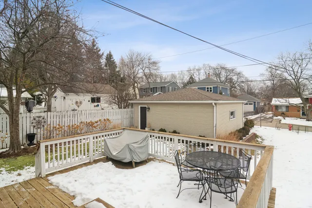 $575,000 | 131 Walton Street, Barrington, IL 60010