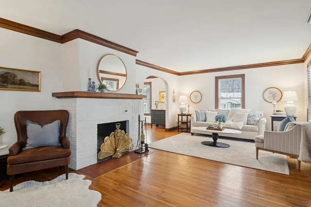 $575,000 | 131 Walton Street, Barrington, IL 60010