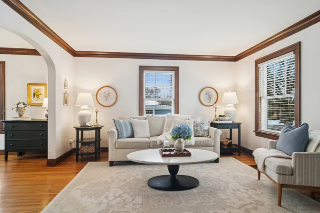 $575,000 | 131 Walton Street, Barrington, IL 60010