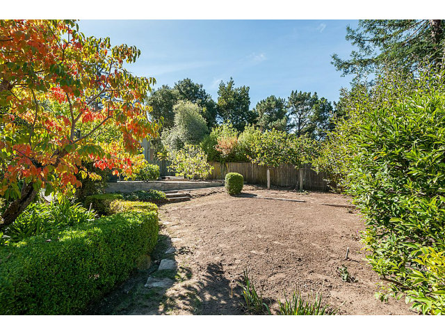 615 Chiltern Road Hillsborough, CA 94010 - Photo 25 of 25 a backyard of a house with lots of green space